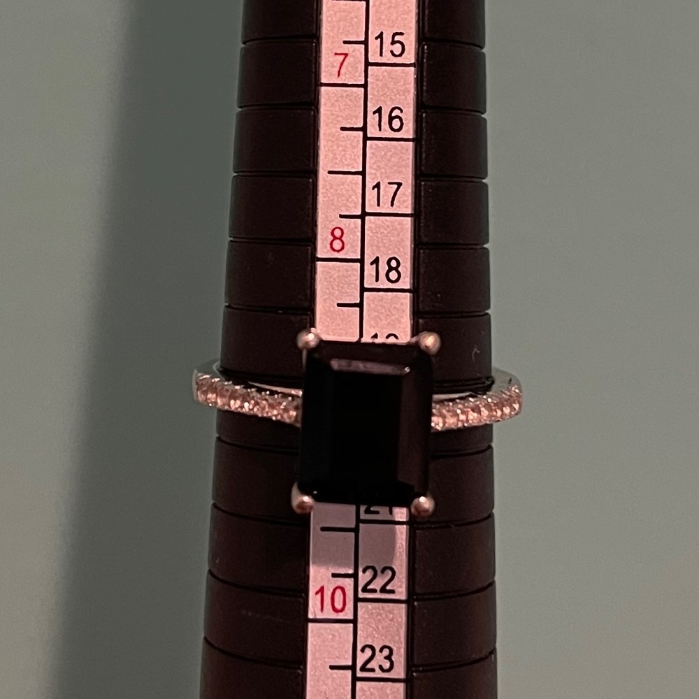 pretty black stone ring size 10